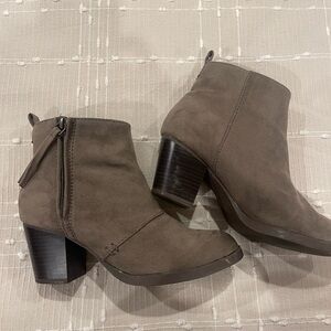 Old Navy Gray Suede Boot Ankle Booties Women's Size 6